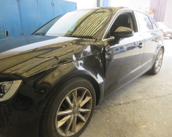 アウディ　キズ　凹み　修理　板金　塗装　鈑金　上田　東御　小諸　佐久